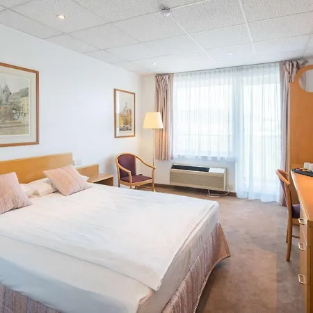Western 4* Jena